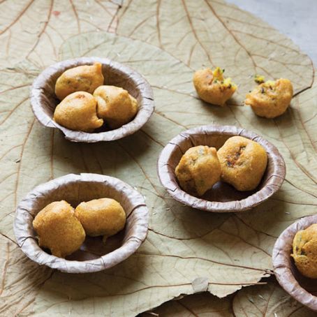 Aloo Bonda (Indian Mashed Potato Fritters)